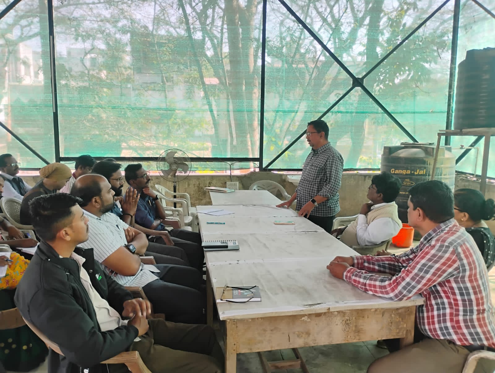 सांगलीतील एन जी ओ सोबत जिल्हा क्षयरोग निवारण  बैठकीत बोलताना स्नेहल गौंडाजे