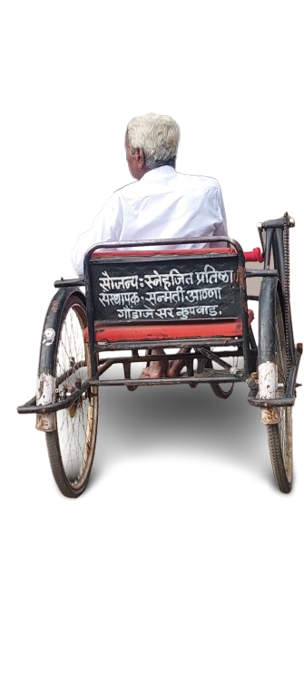 स्नेहजित प्रतिष्ठानच्या पुढाकाराने दिव्यांग शिलाई व्यावसायिक गौस मुजावर यांना तीन चाकी सायकल मिळवून दिली. त्यांनी त्याबद्दल कृतज्ञता व्यक्त केली.